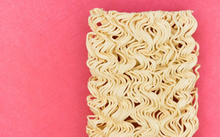 Tochtstrips aanbrengen bij ramen en deuren voor de winter