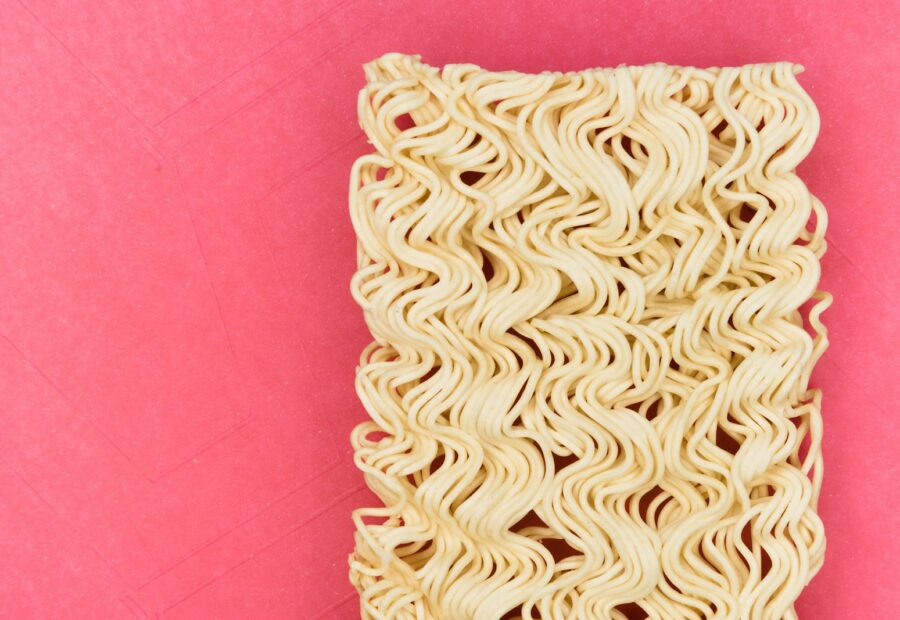 Tochtstrips aanbrengen bij ramen en deuren voor de winter