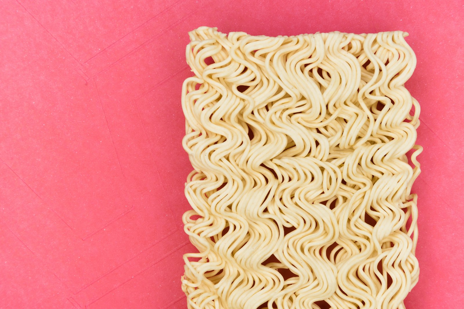 Tochtstrips aanbrengen bij ramen en deuren voor de winter